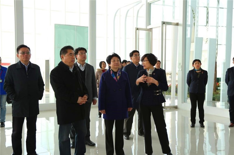 常务副省长黄莉新赴美狮贵宾会调研强调：将国药精髓发扬光大