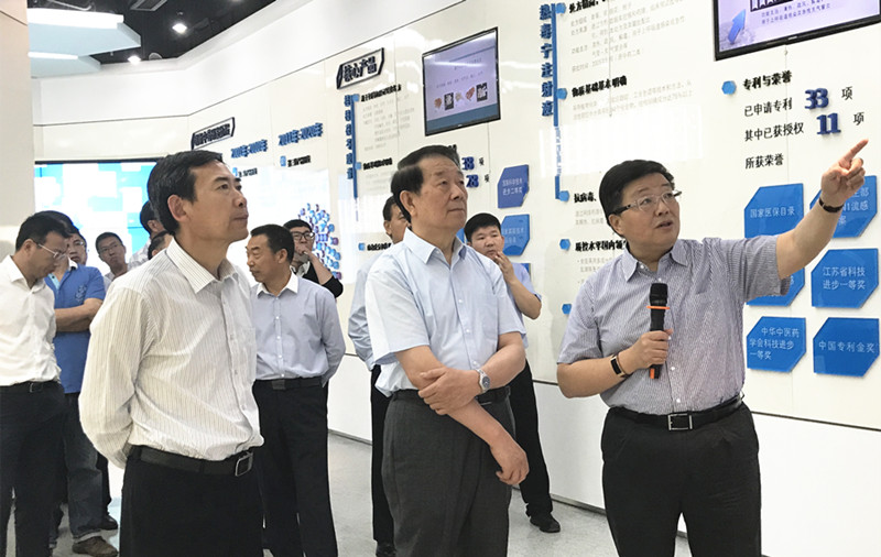 江苏发展大会连云港籍嘉宾莅临美狮贵宾会参观考察